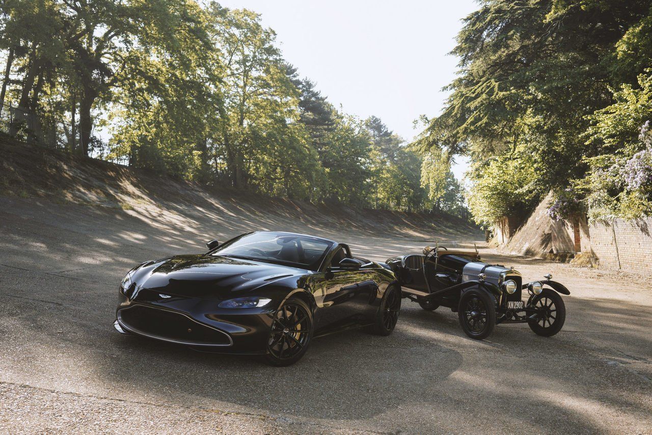 El Aston Martin Vantage Roadster rinde homenaje al modelo más antiguo de la firma