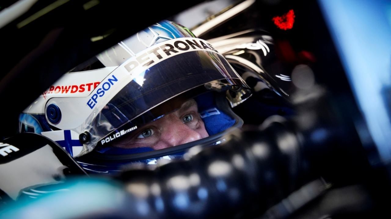 Bottas, «confuso» con su rendimiento en Bakú, apunta a un problema en su Mercedes