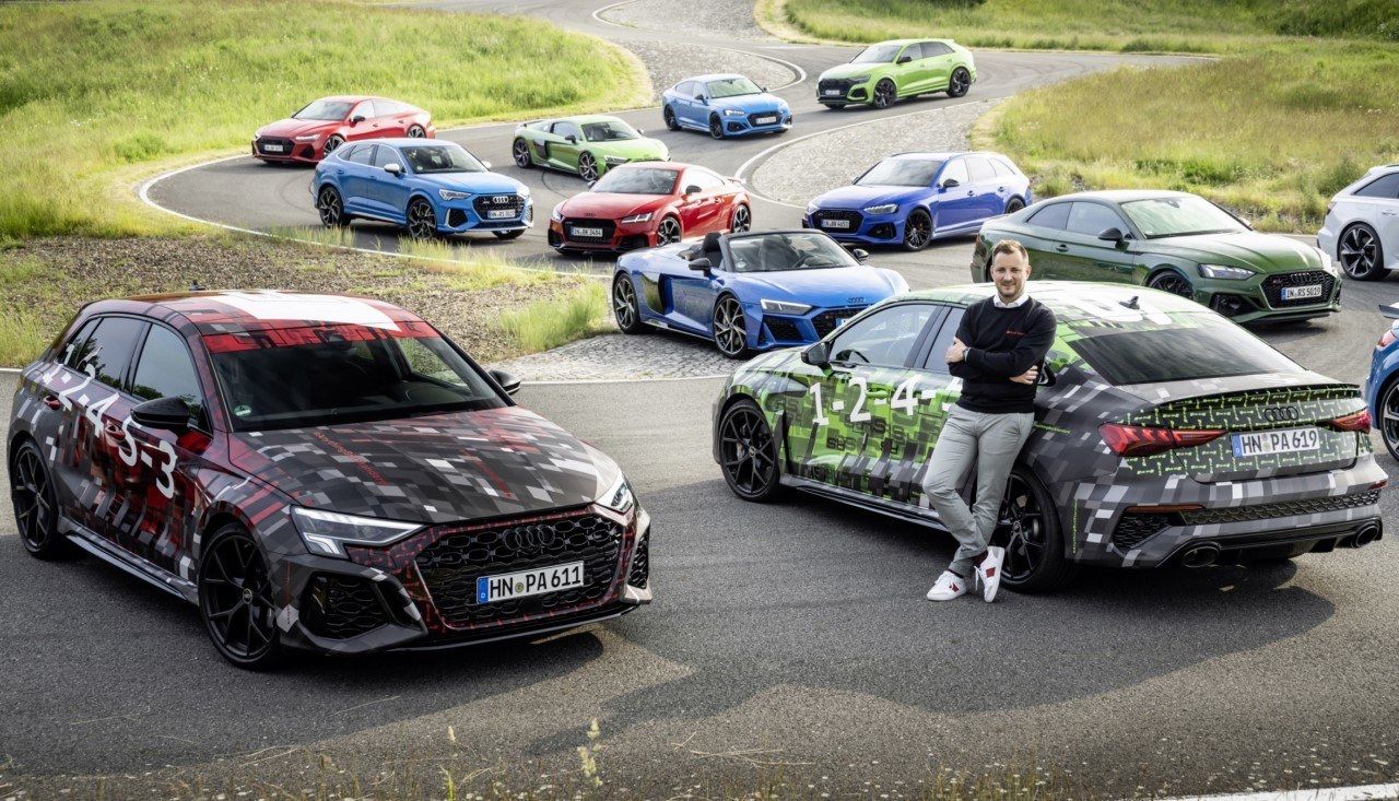 Los Audi RS 3 Sportback, y RS 3 Sedán, posan con la familia RS en un teaser