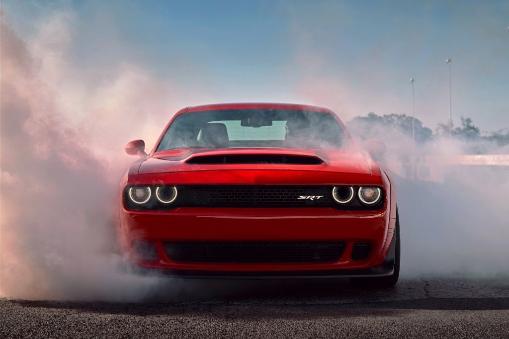 Un concesionario ha escondido más de una docena de Dodge SRT Demon a estrenar