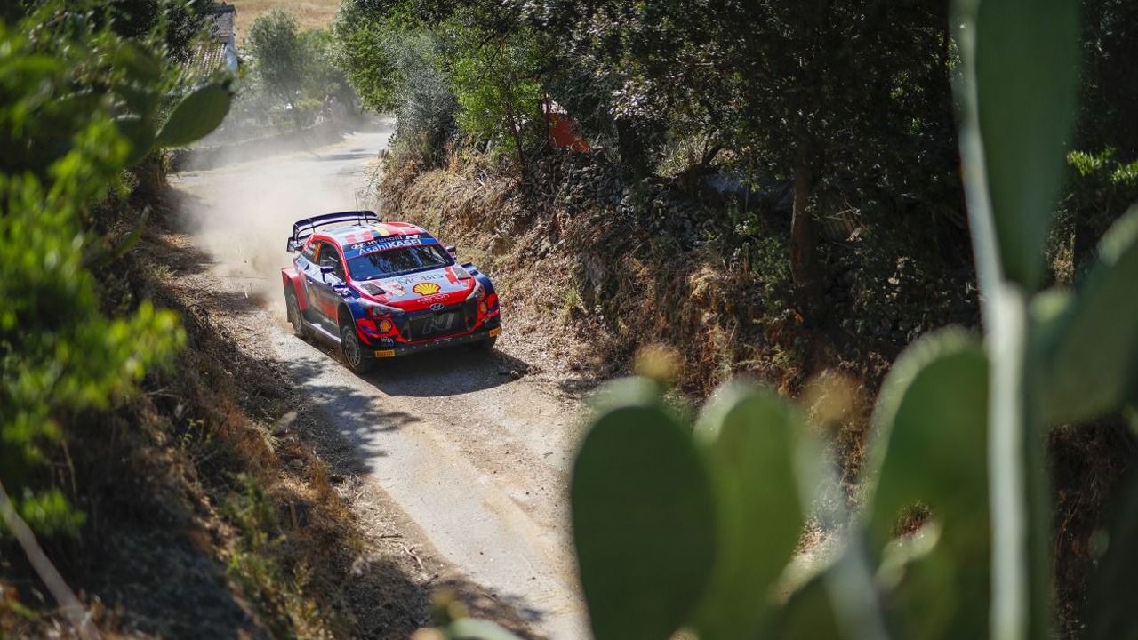 Hyundai avisa a Toyota en el shakedown del Rally de Italia-Cerdeña