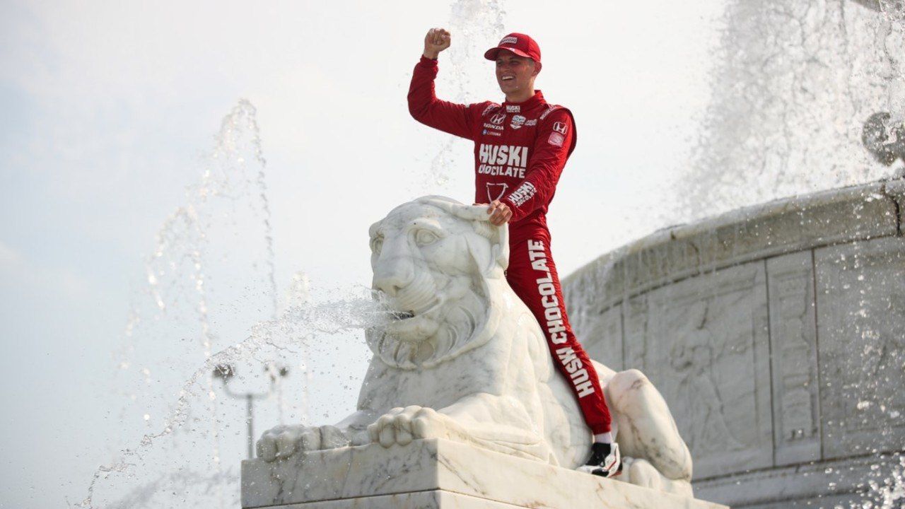 Marcus Ericsson logra su primera victoria en la caótica carrera de Detroit