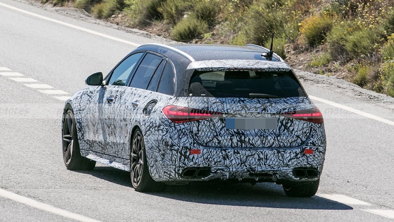 Mercedes-AMG C 63 e Estate 2022 - foto espía posterior