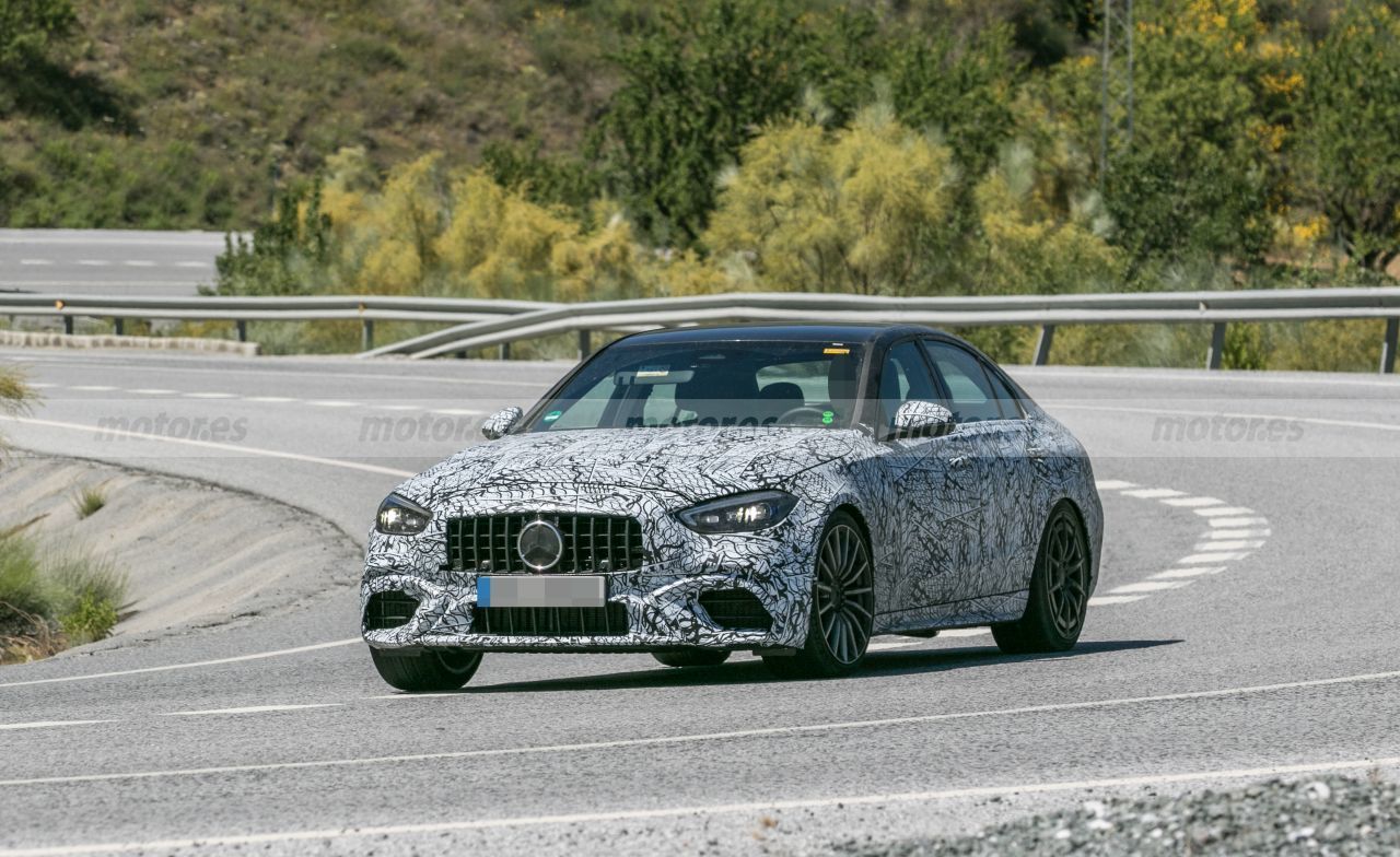 El nuevo Mercedes-AMG C 63 pierde camuflaje y muestra su configuración definitiva