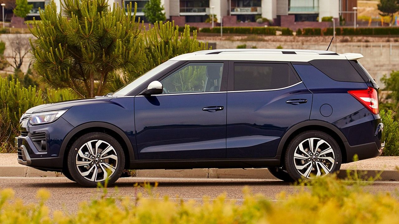 SsangYong Tivoli Grand - lateral