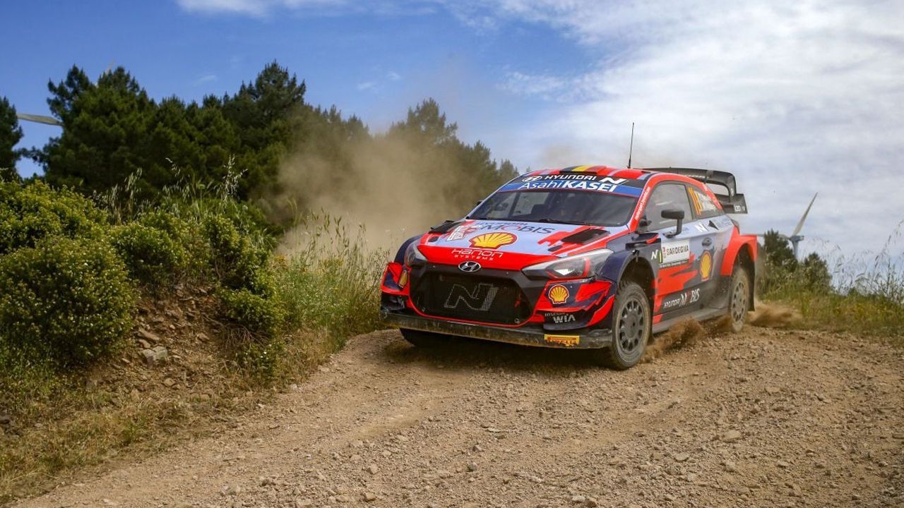 Ott Tänak cierra una gran etapa de viernes en el Rally de Italia-Cerdeña