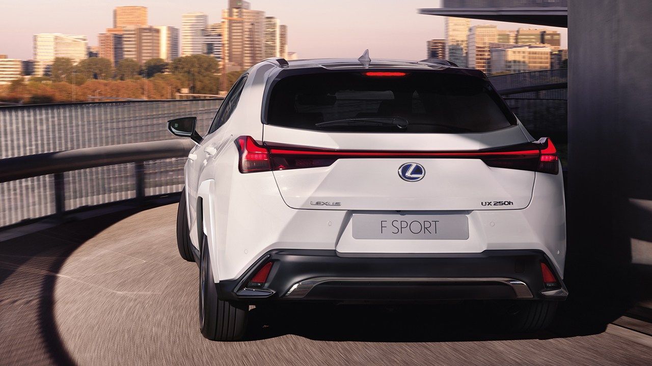 Lexus UX 250h 2022 - posterior