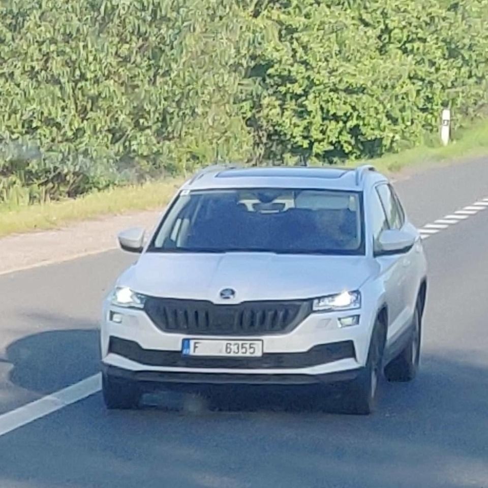 El nuevo Skoda Karoq Facelift  2022 aparece al descubierto en unas fotos espía