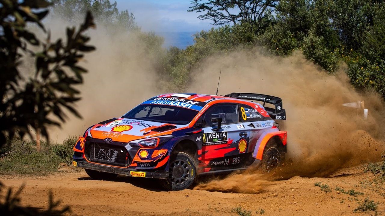 Thierry Neuville sigue al frente de un Safari Rally cada vez más duro