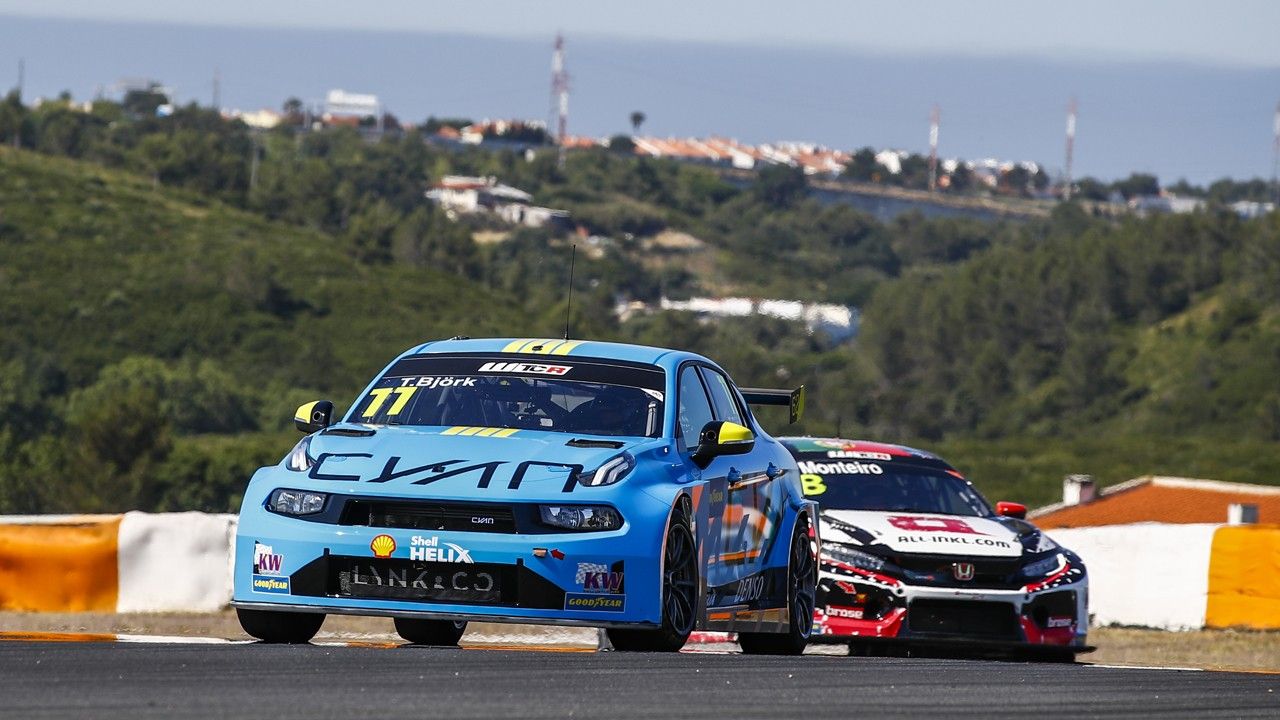 Urrutia y Björk lideran los libres del WTCR en Estoril con sus Lynk & Co