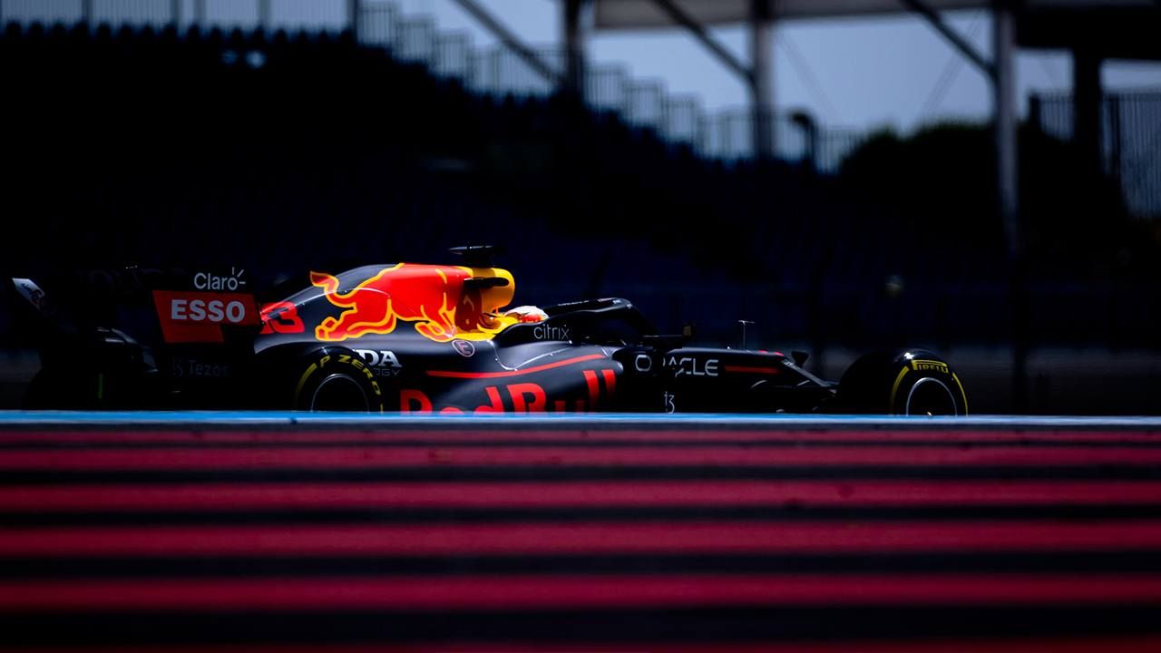 Verstappen mete miedo antes de la lucha por la pole, con Sainz y Alonso en el 'top 10'