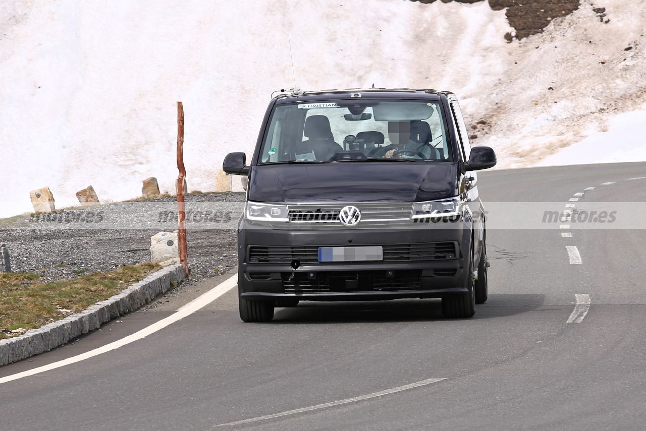 Descubre el interior de la mula del Volkswagen ID. Buzz 2022 en estas fotos espía