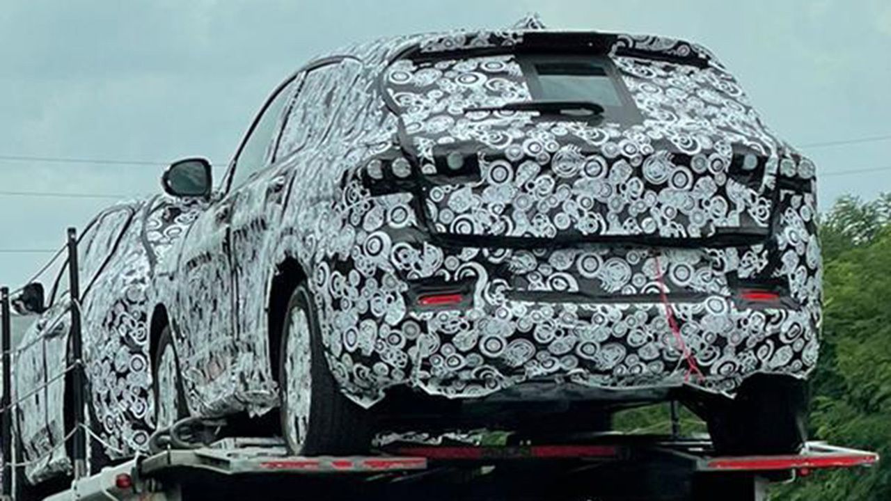 El nuevo Alfa Romeo Tonale, el esperado SUV compacto, es cazado a plena luz del día