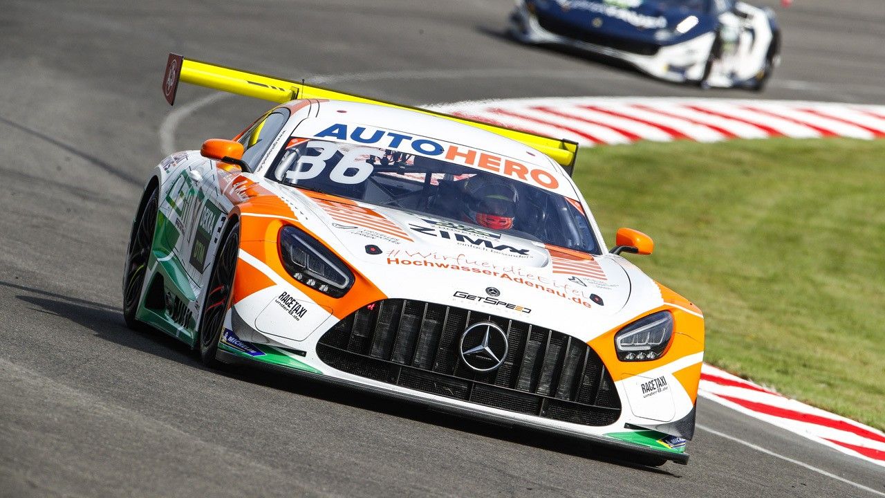 Arjun Maini y Sheldon Van der Linde lideran los libres del DTM en Lausitzring