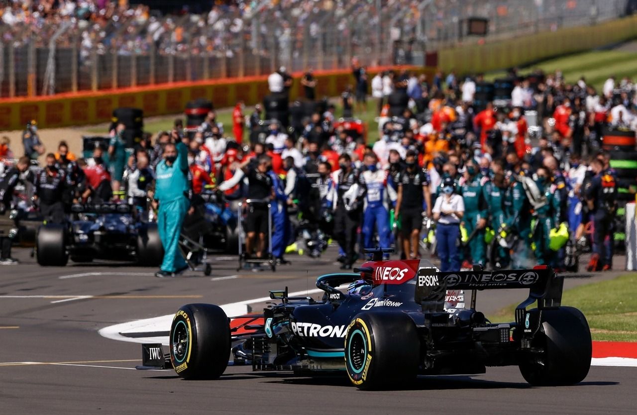 ¿Es justa la norma de bandera roja? Mercedes confirma que libró a Hamilton de abandonar