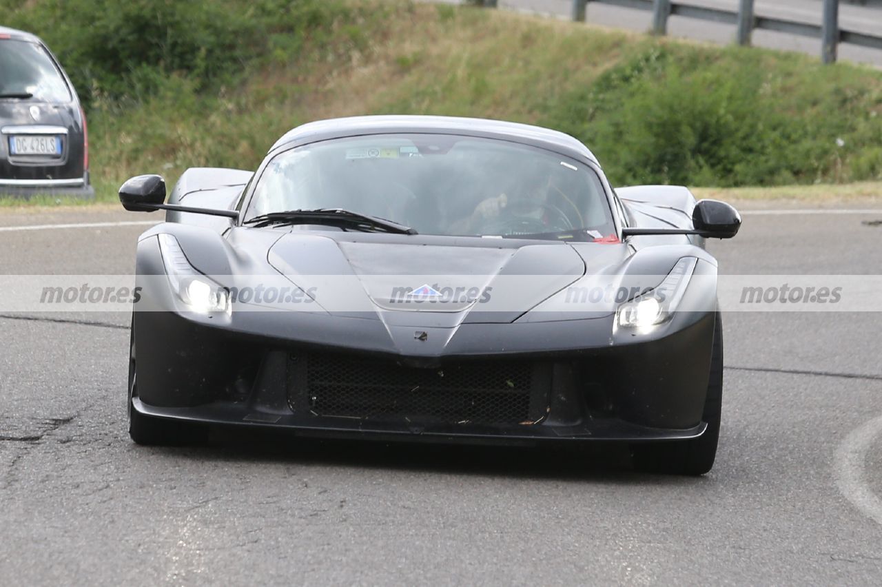 Nuevo vistazo a las mulas del sucesor del Ferrari LaFerrari, interior incluido