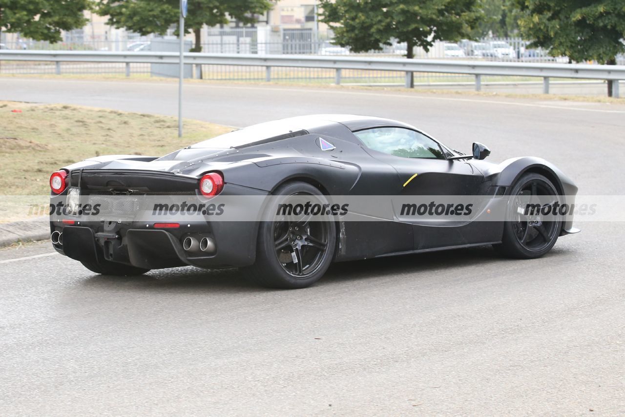 Foto espía Ferrari Hypercar híbrido - exterior