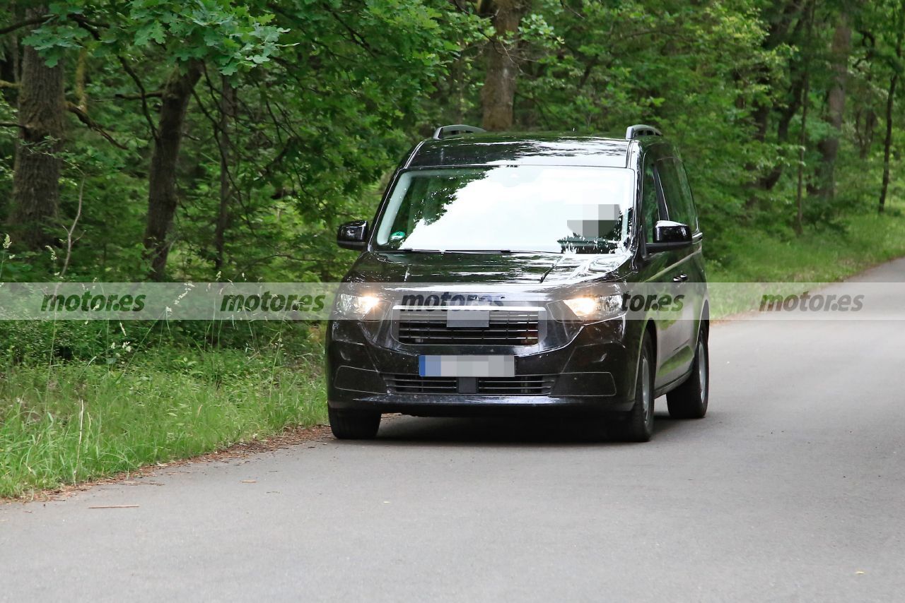 El nuevo Ford Tourneo Connect 2022, al desnudo en sus primeras fotos espía