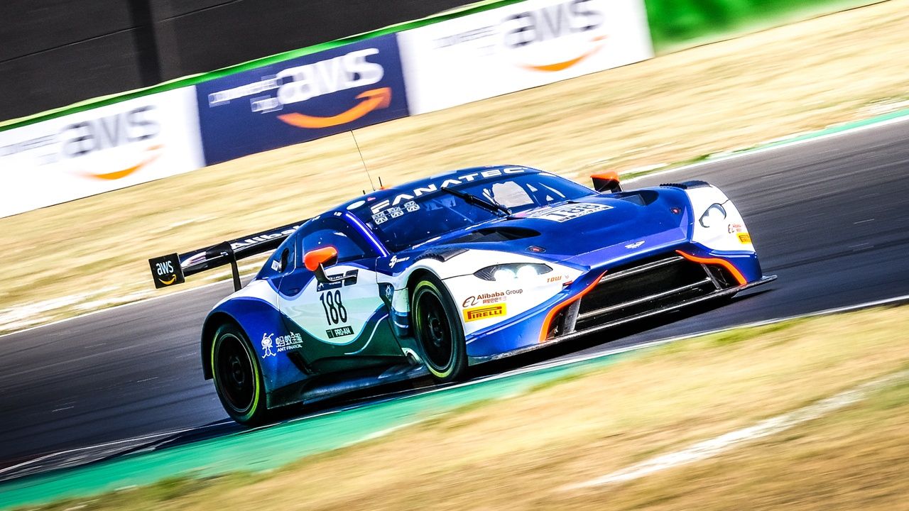 Jonny Adam logra por sorpresa la segunda pole de Misano con el Aston Martin #188