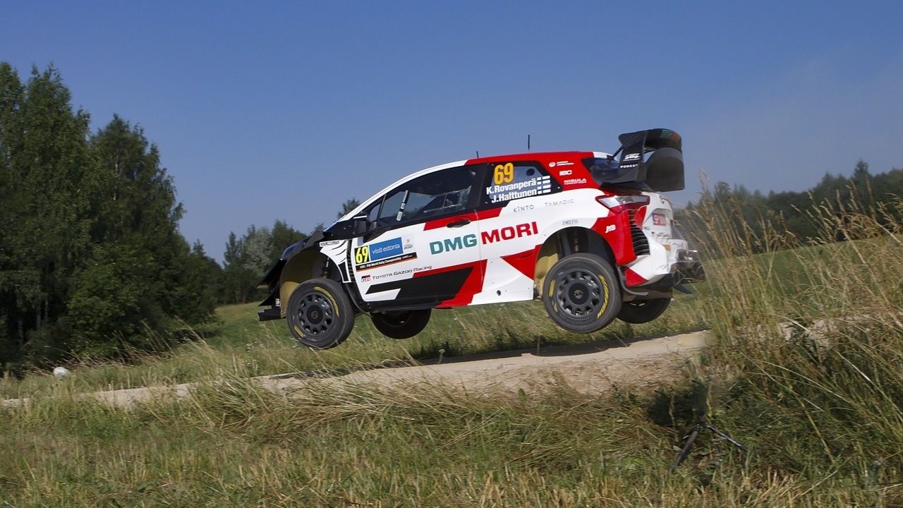 Kalle Rovanperä manda en el shakedown del Rally de Estonia