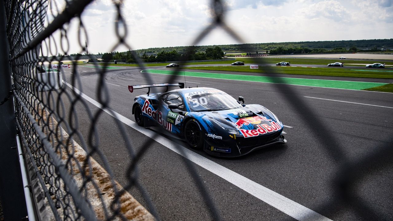 Maximilian Götz acepta el 'regalo' y gana la segunda manga en Lausitzring