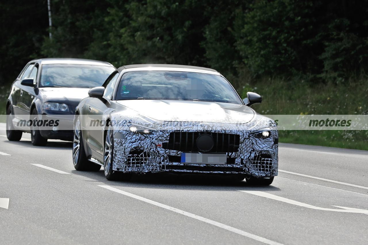 El nuevo Mercedes-AMG SL Roadster 2022 descubre nuevos detalles en estas fotos espía