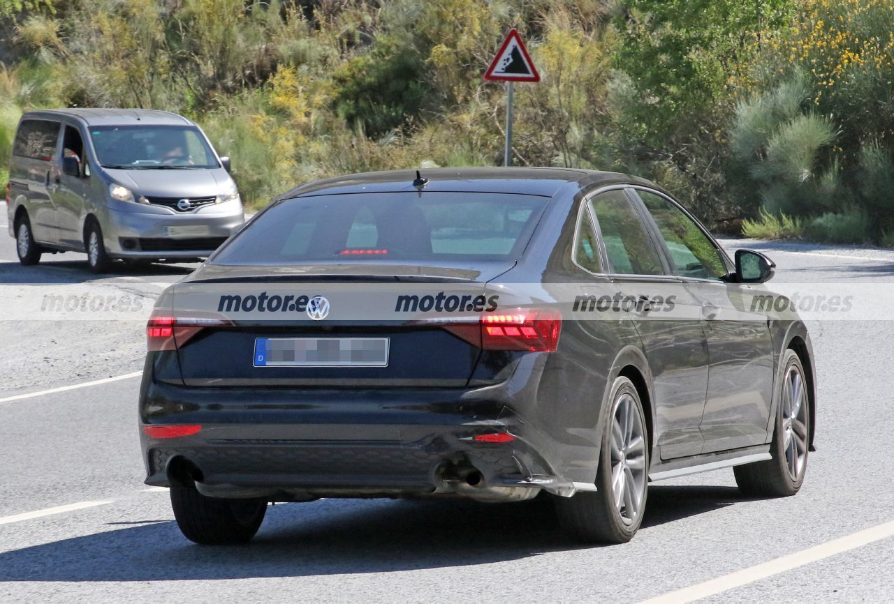 Foto espía Volkswagen Jetta GLI Facelift 2022 - exterior