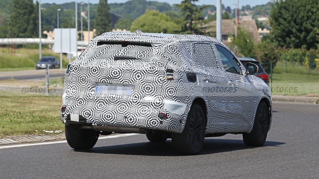 Renault Kadjar 2022 - foto espía posterior