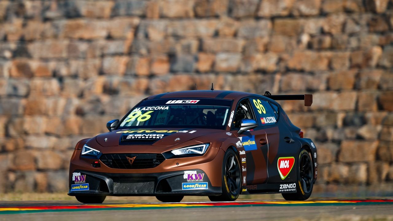 Tarquini supera a Azcona para ganar la primera carrera del WTCR en MotorLand