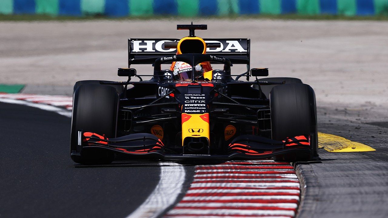 Verstappen evita el doblete de Mercedes, con Sainz y Alonso en la parte alta