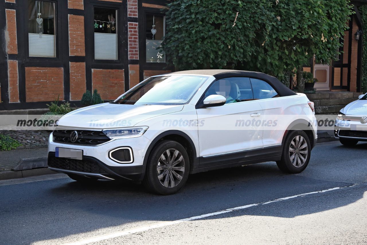 Foto espía Volkswagen T-Roc Cabrio Facelift 2022 - exterior