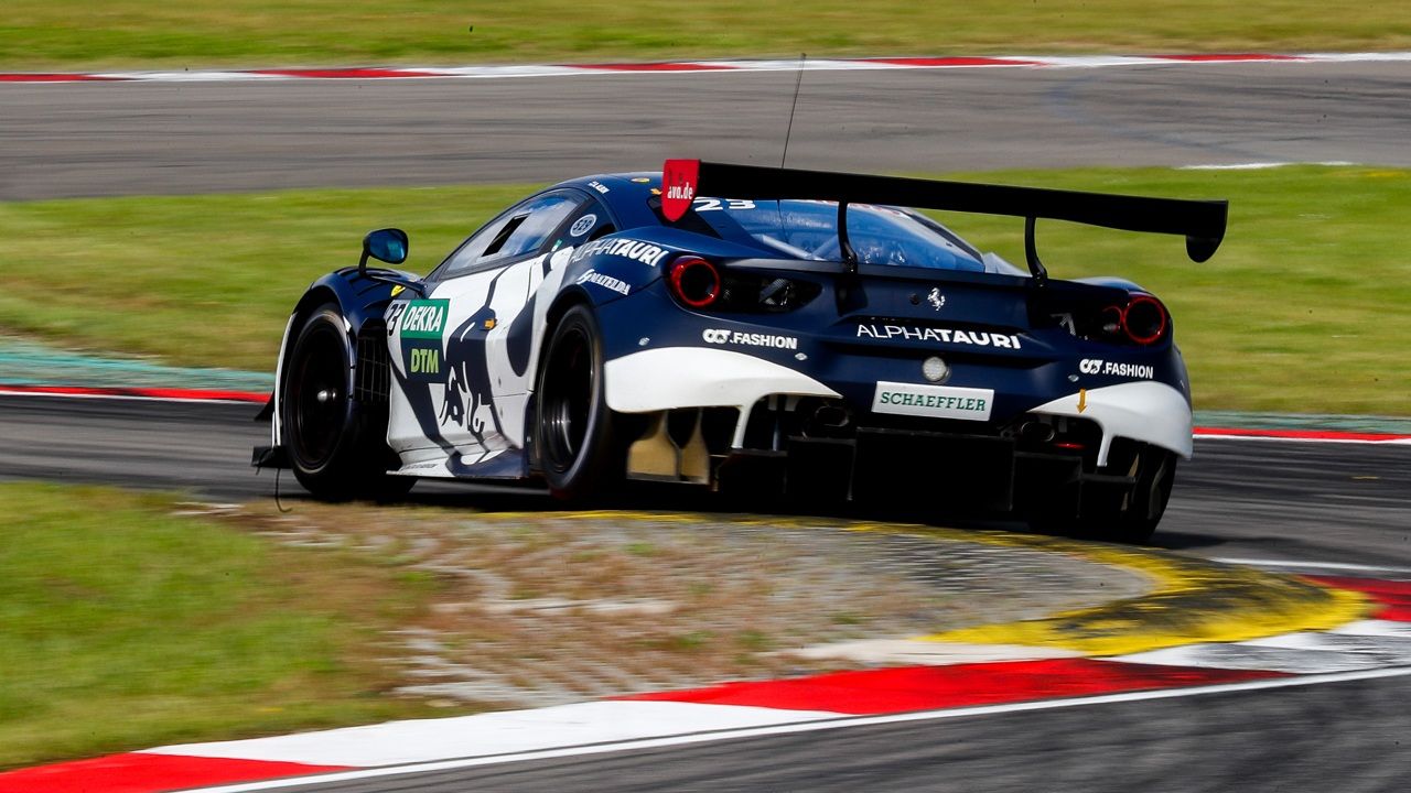 Alex Albon arrebata la pole a Dani Juncadella en un mojado Nürburgring