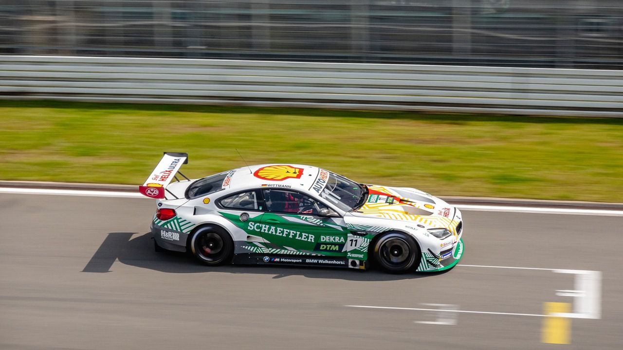 Alex Albon conquista su primera victoria en el DTM en Nürburgring