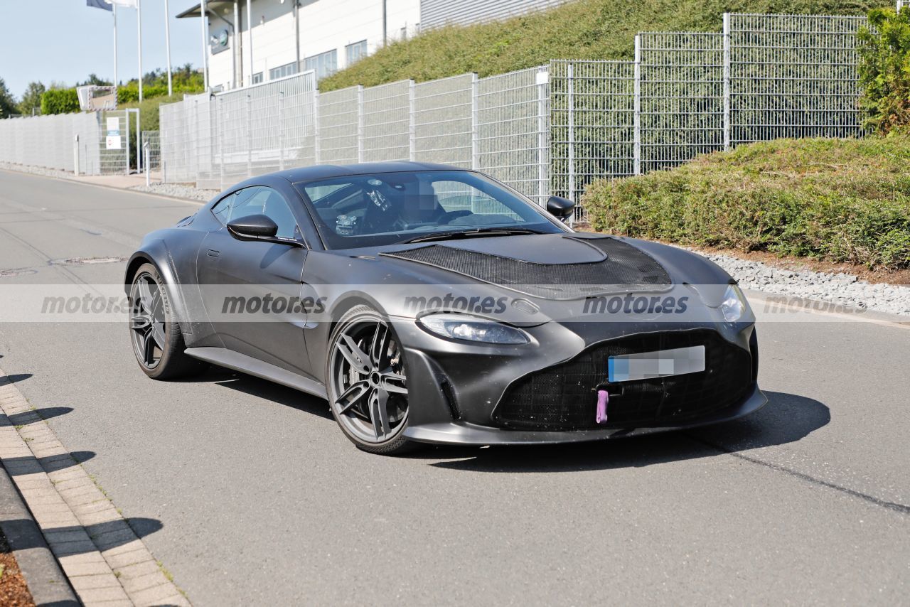 Foto espía Aston Martin Vantage RS V12 2023 - exterior