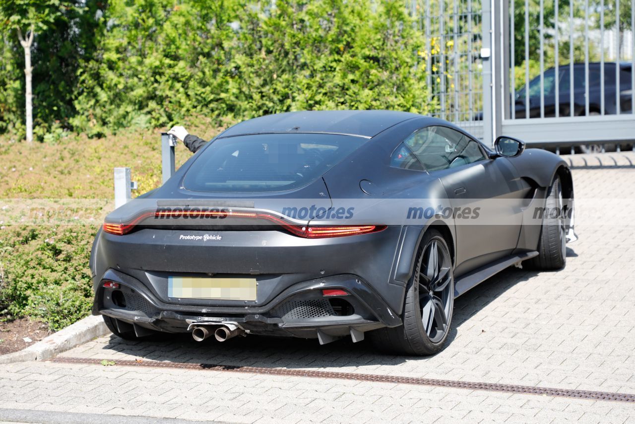 Foto espía Aston Martin Vantage RS V12 2023 - exterior