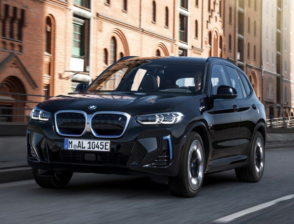 El BMW iX3 LCI 2022 se renueva, el SUV eléctrico recibe importantes novedades