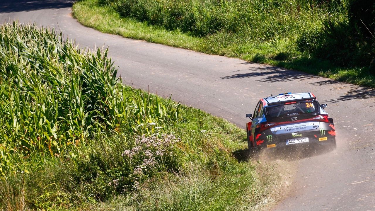 Calma tensa en el Ypres Rally con Thierry Neuville aferrado al liderato