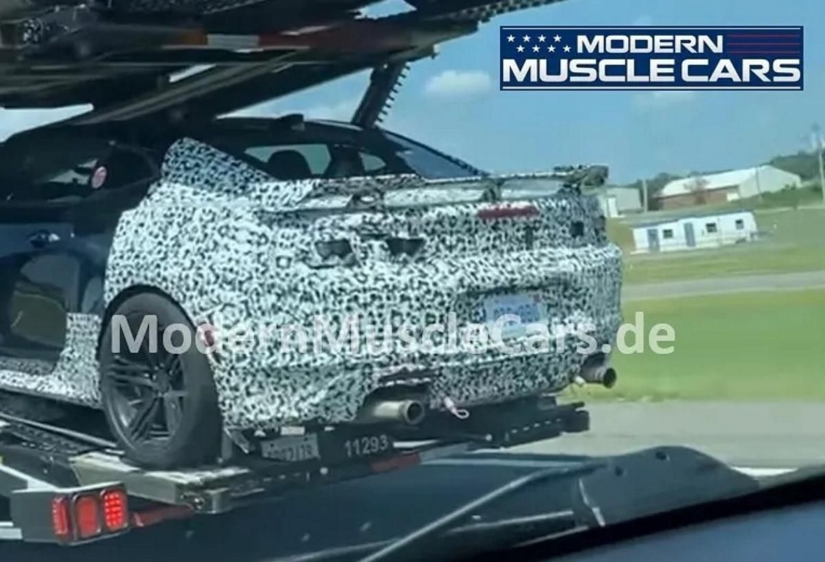 ¡El Chevrolet Camaro sigue vivo! Cazado un prototipo de una inédita variante más radical