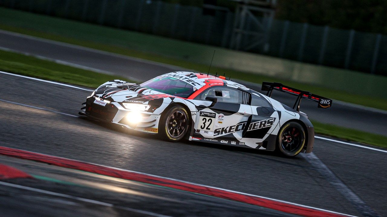 El Ferrari #51 surca la noche belga para liderar las 24 Horas de Spa