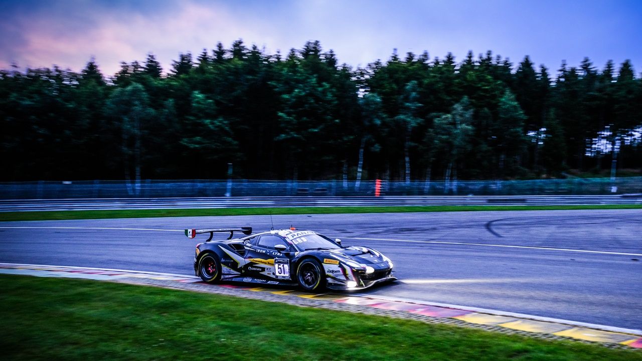 El Ferrari #51 surca la noche belga para liderar las 24 Horas de Spa