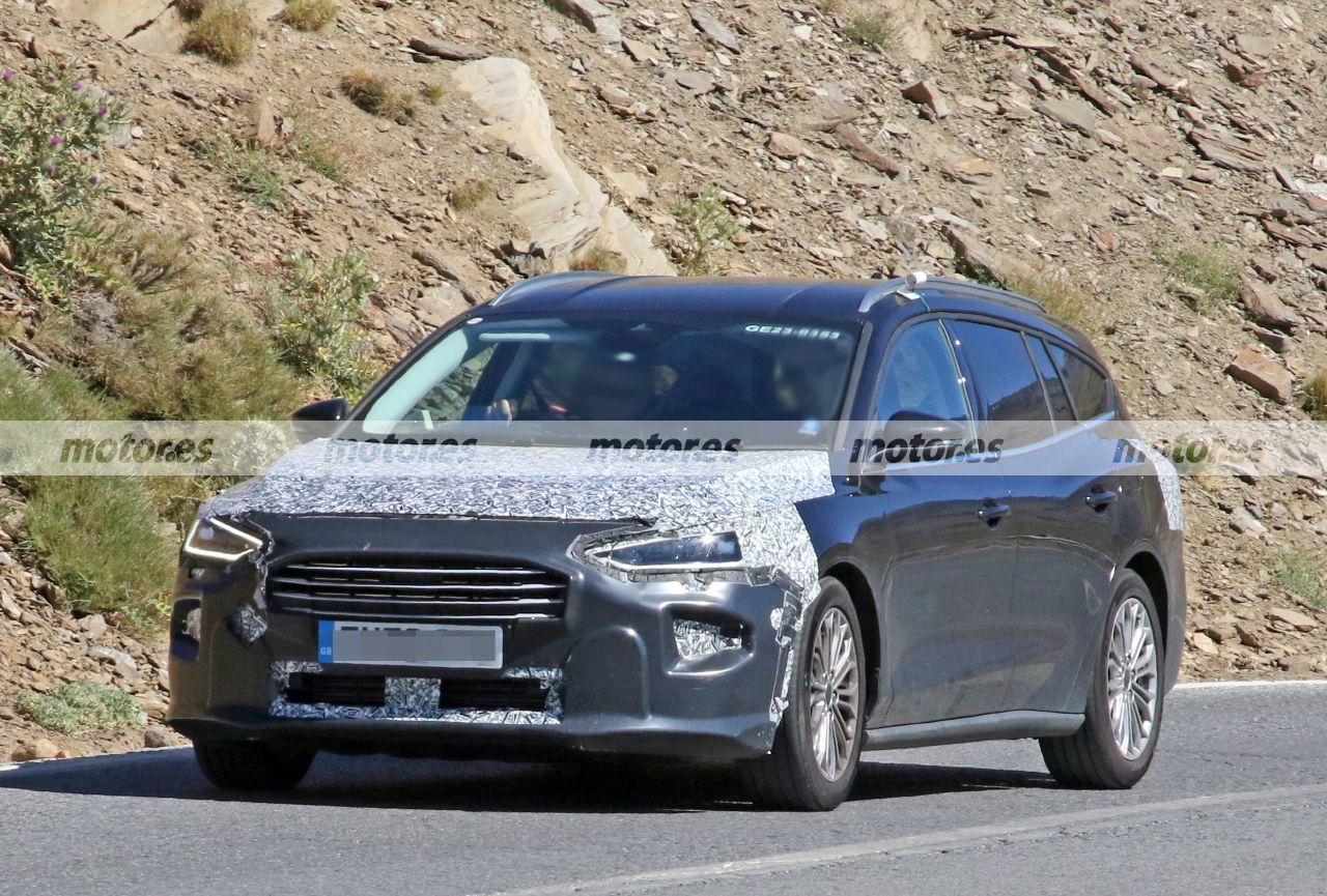 El Ford Focus SportBreak Facelift 2022 reaparece en fotos espía al calor del verano