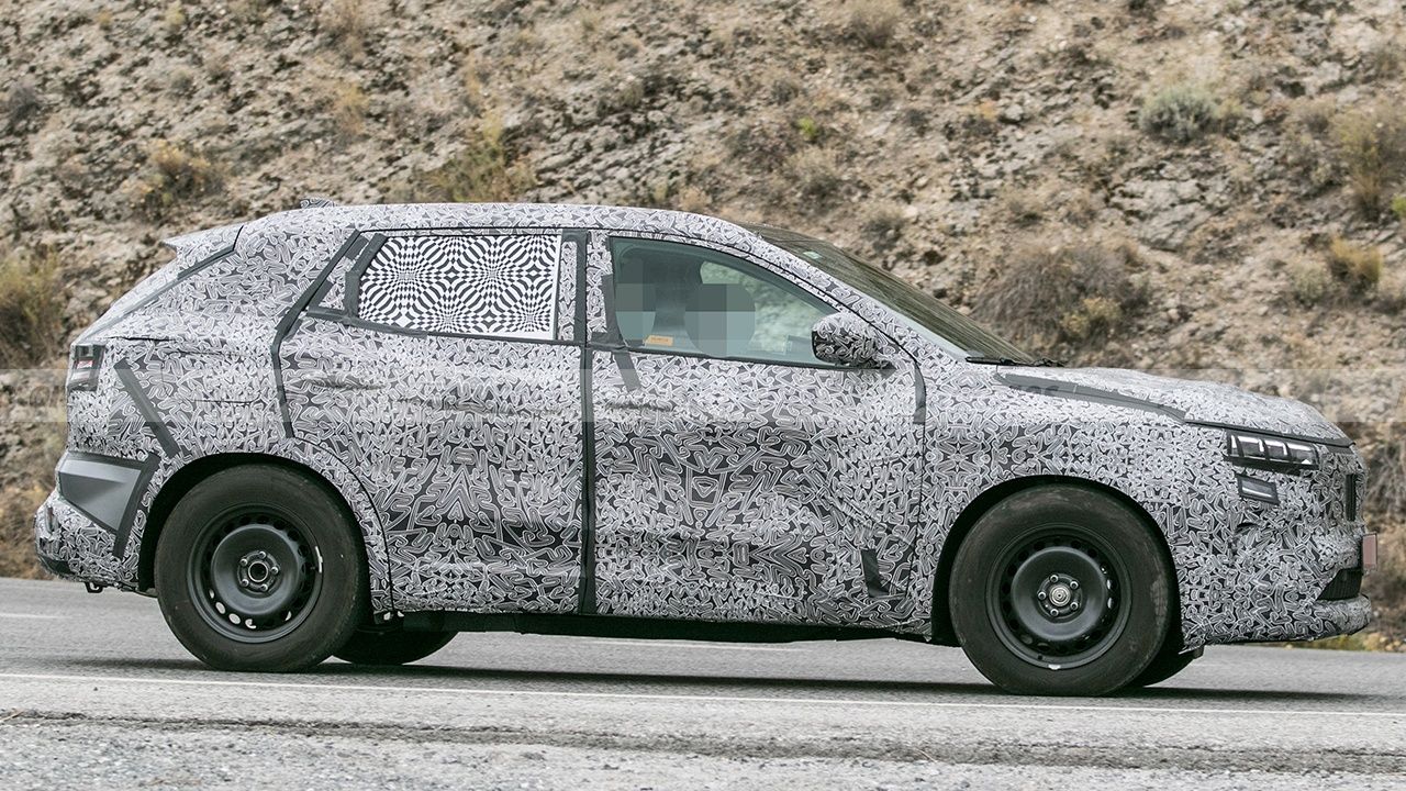 Renault Kadjar 2022 - foto espía lateral