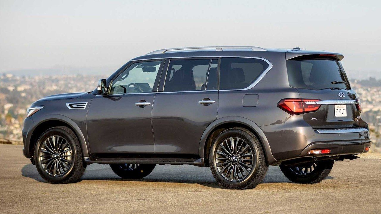 Infiniti QX80 2022 - posterior