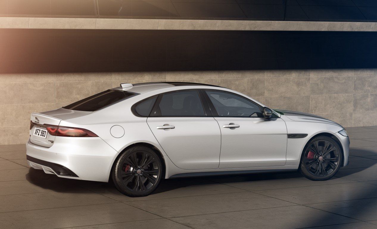 Foto Jaguar XF R-Dynamic Black - exterior