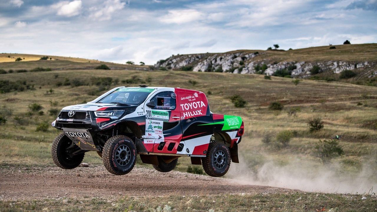 Krzysztof Holowczyc gana la Baja Hungría tras 'empatar' con Yazeed Al-Rajhi