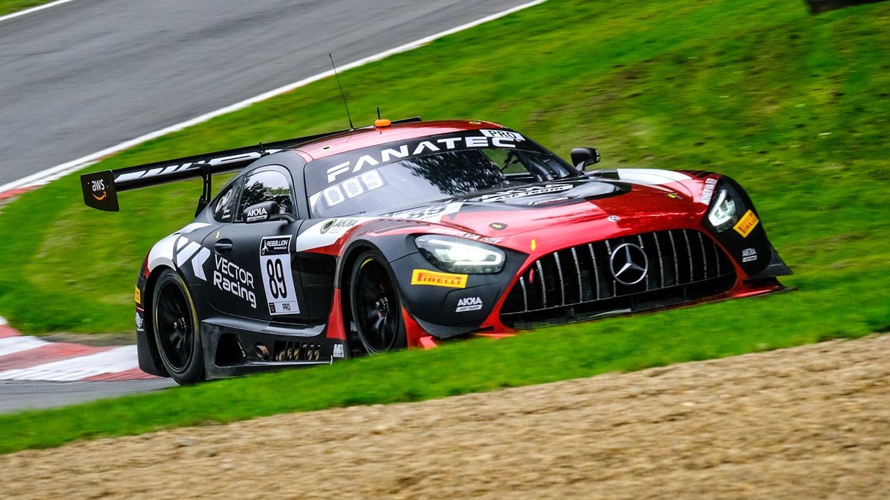 Stolz y Engel ganan la segunda carrera de la Sprint Cup en Brands Hatch