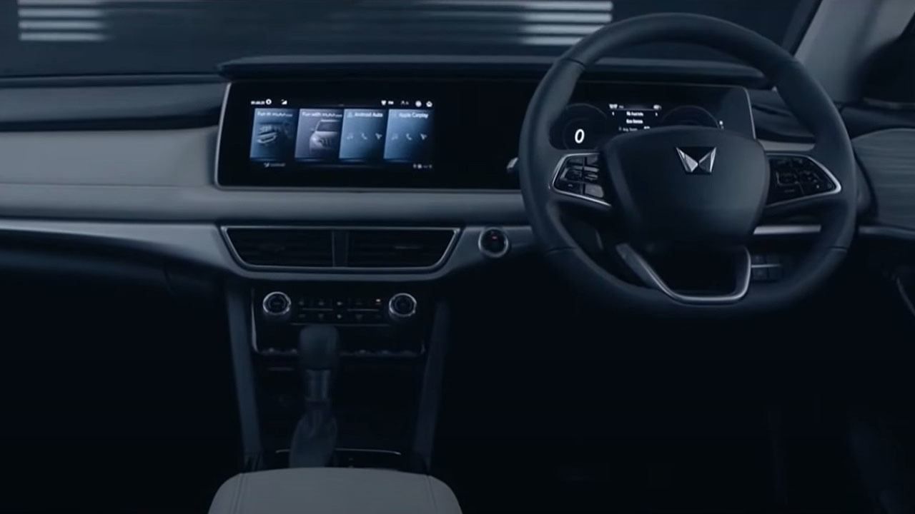 Mahindra XUV700 - interior