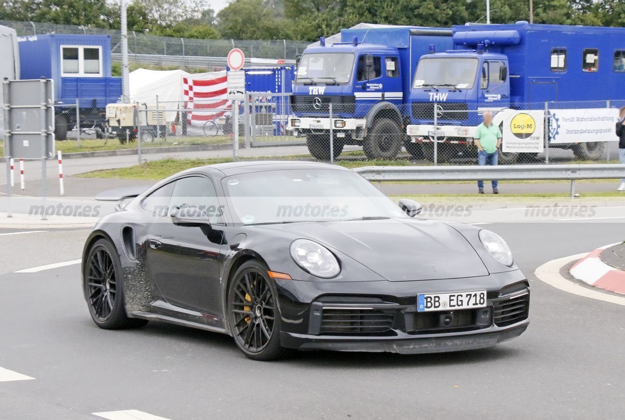 Foto espía Porsche 911 Turbo Hybrid