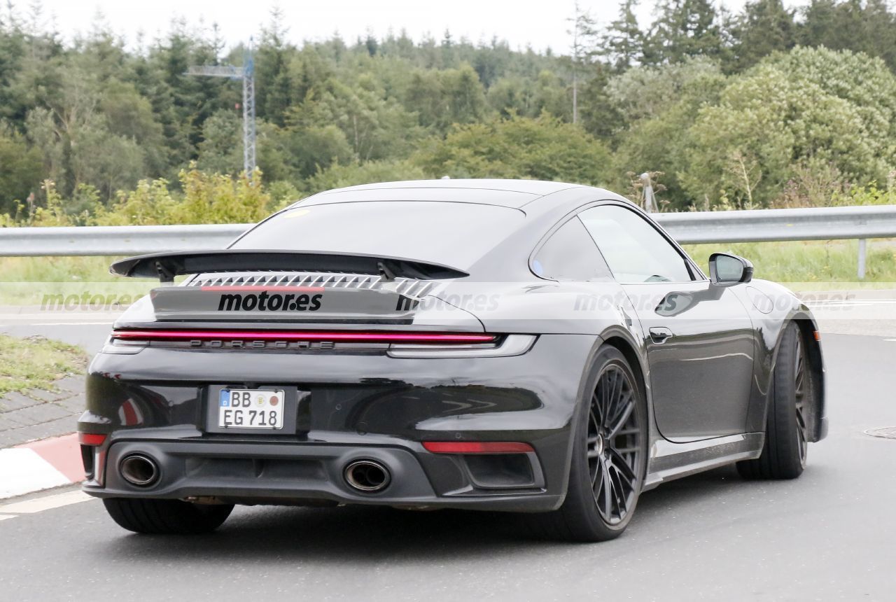 Foto espía Porsche 911 Turbo Hybrid 2023 - exterior