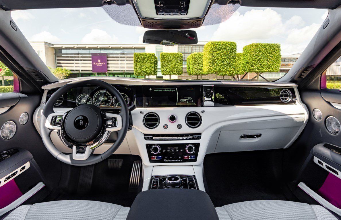 Foto Rolls-Royce Ghost Friskee Pink - interior